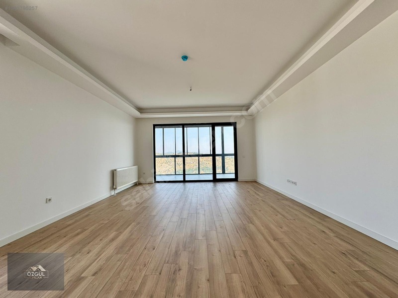 Özgül Emlaktan Lüx Sitede Manzaralı K.otoparklı Sıfır 4+1kiralık — fotoğraf 13