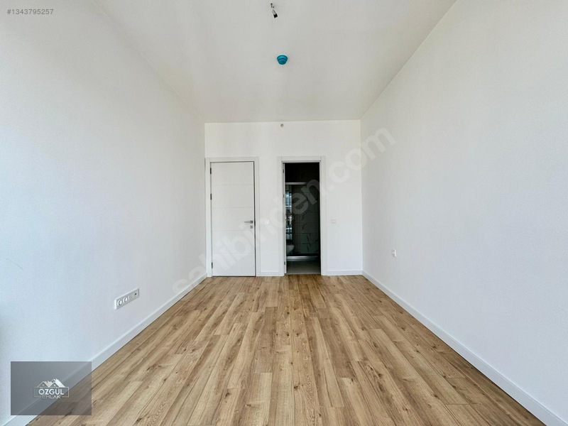 Özgül Emlaktan Lüx Sitede Manzaralı K.otoparklı Sıfır 4+1kiralık — fotoğraf 16