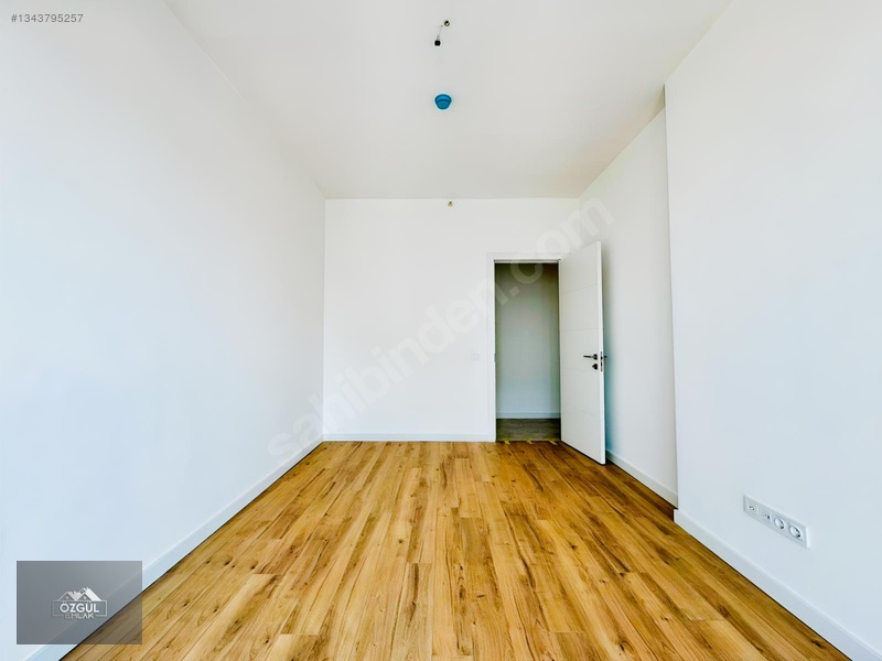 Özgül Emlaktan Lüx Sitede Manzaralı K.otoparklı Sıfır 4+1kiralık — fotoğraf 21