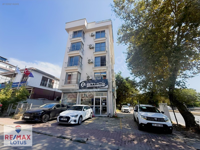 Güzelyalı Sahil Yolunda 959 M² Komple Satılık Bina — fotoğraf 2