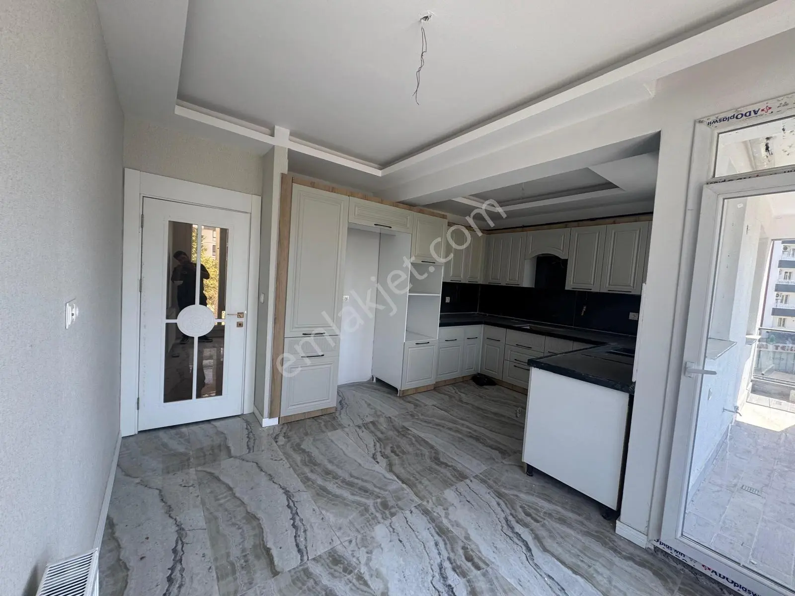 Kent Meydanı 3.5+1 Ultra Lüx İç Yapılı Sıfır Daire — fotoğraf 2