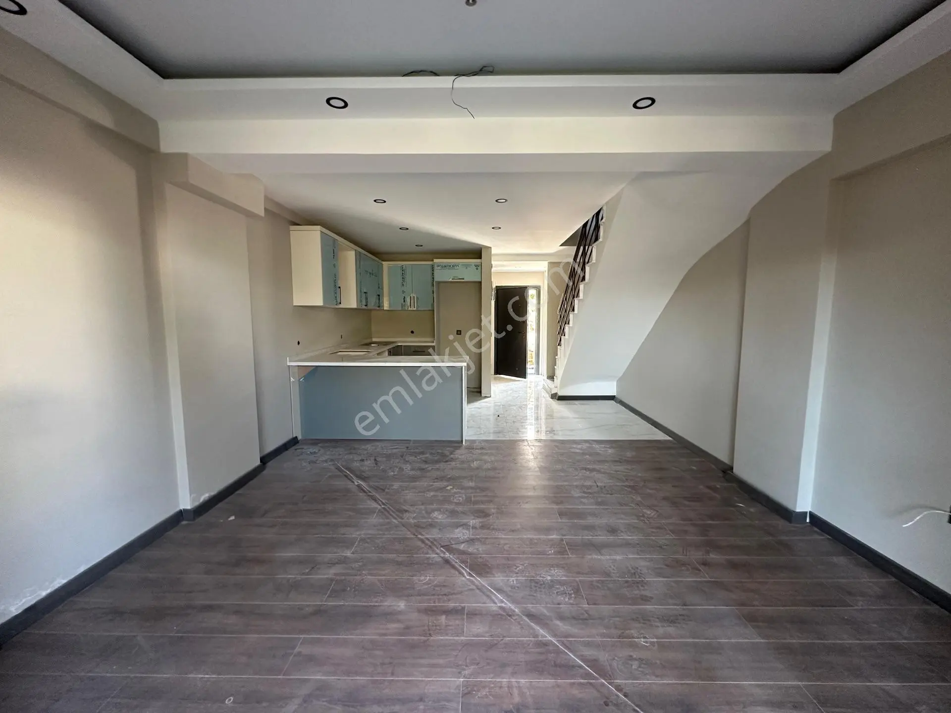 Altınoluk Merkezde Satılık 3+1 Sıfır Villa — fotoğraf 9