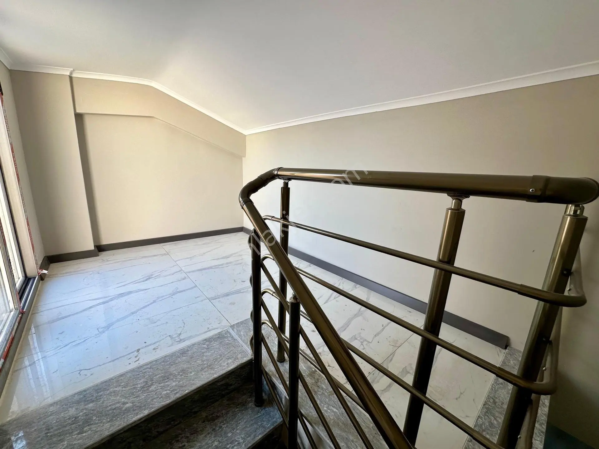 Altınoluk Merkezde Satılık 3+1 Sıfır Villa — fotoğraf 23