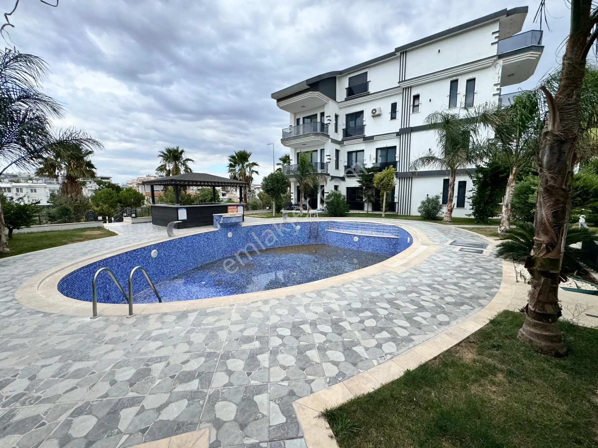 Didim Altınkumda Denize Yürüme Mesafesinde Lüks Site İçerisinde 2+1 Elyalı Daire