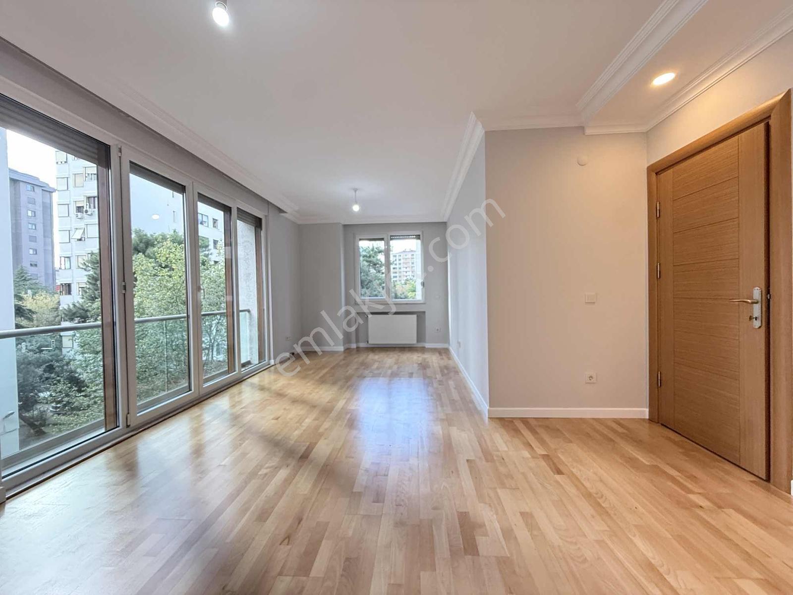 Suadiye'de Satılık 2+1 Boş Daire - 90m² -2 Balkonlu - Otoparklı