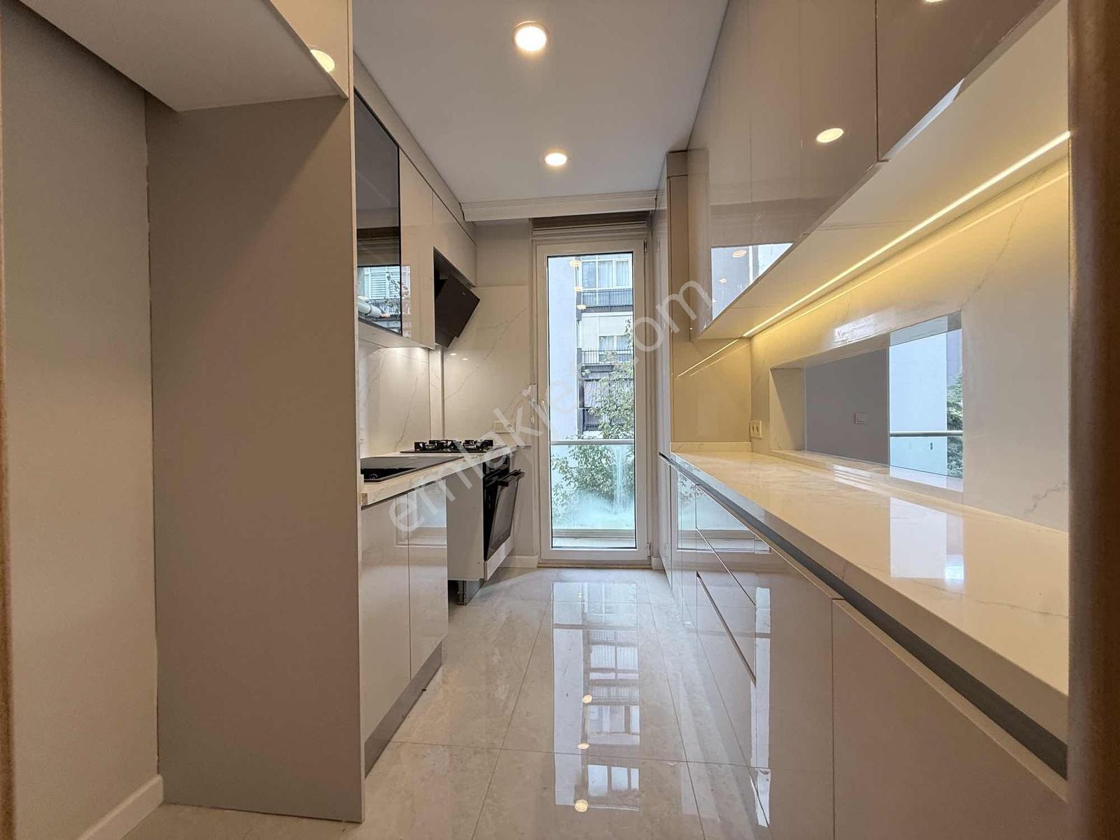 Suadiye'de Satılık 2+1 Boş Daire - 90m² -2 Balkonlu - Otoparklı — fotoğraf 11