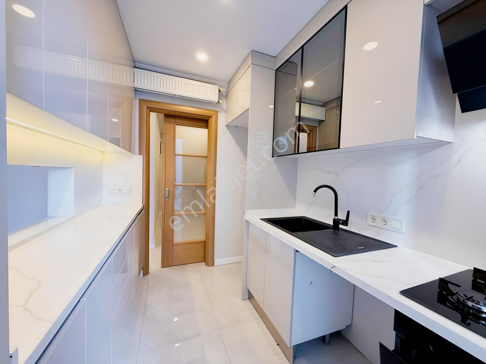 Suadiye'de Satılık 2+1 Boş Daire - 90m² -2 Balkonlu - Otoparklı — fotoğraf 13