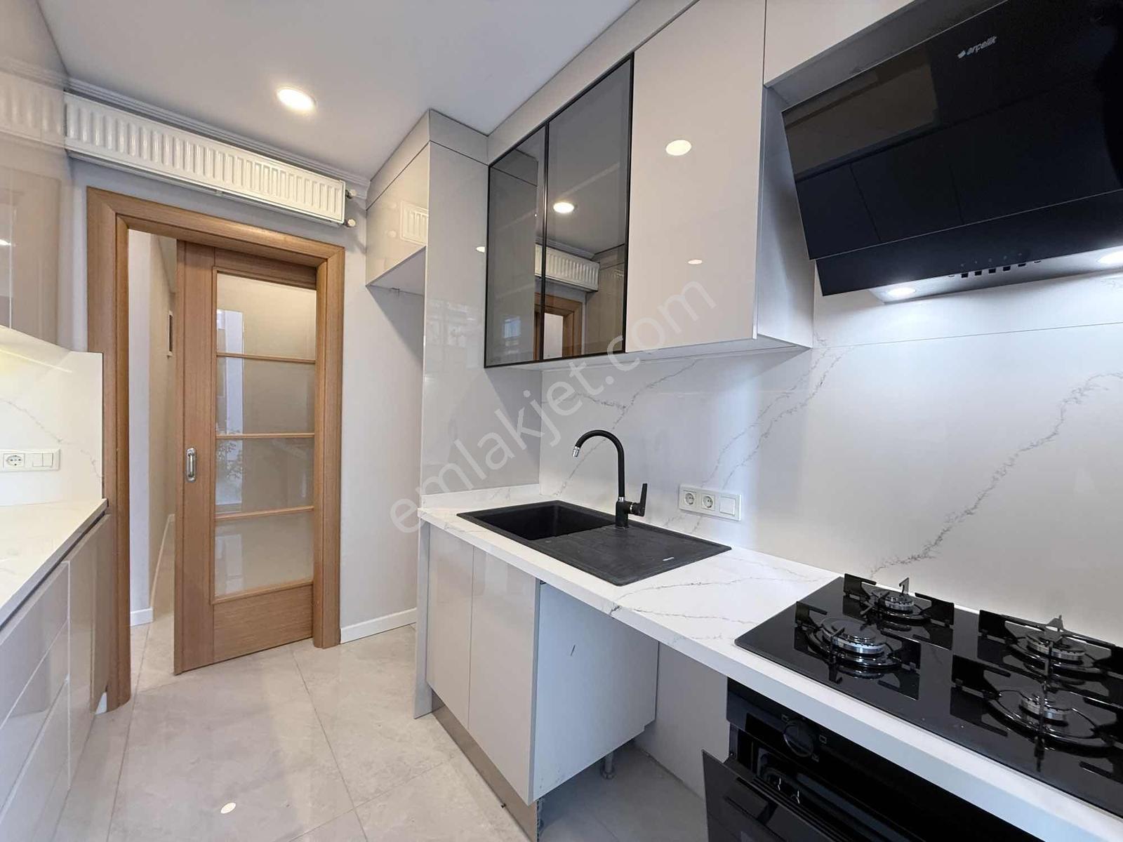 Suadiye'de Satılık 2+1 Boş Daire - 90m² -2 Balkonlu - Otoparklı — fotoğraf 14