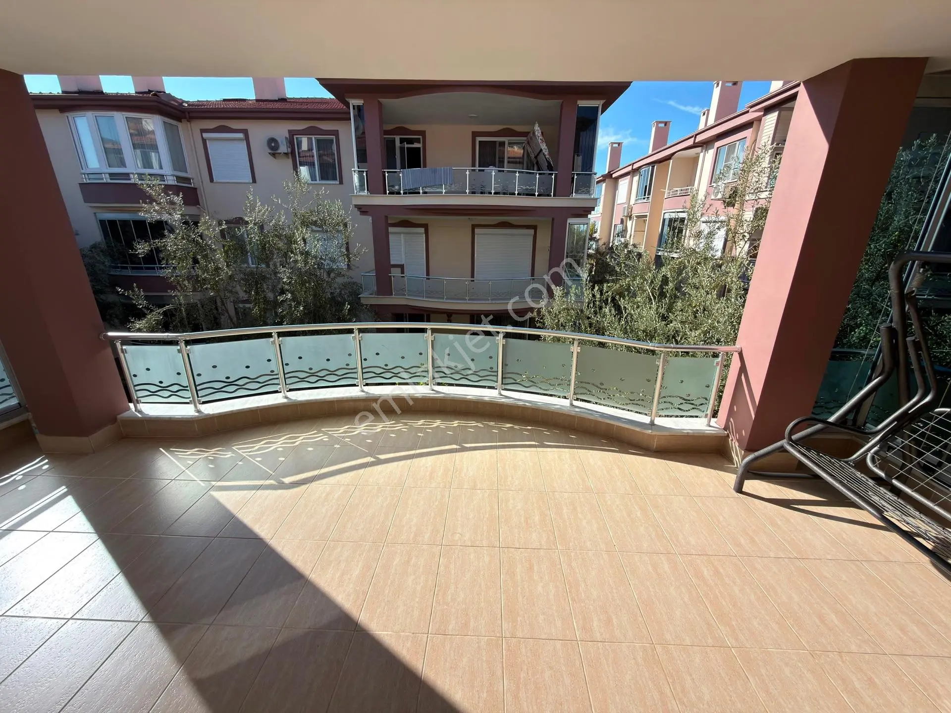 Altınoluk'ta Denize 100 Metre Geniş 2+1 Daire — fotoğraf 3