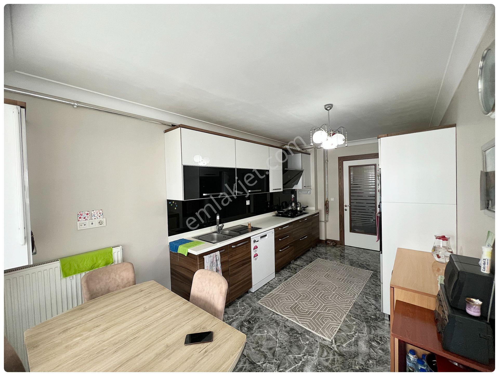 Güventepede Veyselşatıroğlu Cadde Üstü Güvenlikli Satlık 4+1 Dai — fotoğraf 2