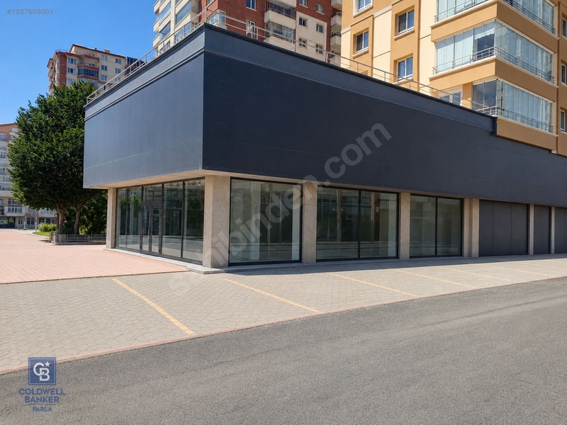 Kurumsal Kiracılı 950 M² Kapalı / 450 M² Otoparklı Satılık