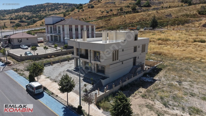 *emlak Kombin*nevşehir/raşitbey Mah.42 M2 Kiralık Lüks Dükkan — fotoğraf 4