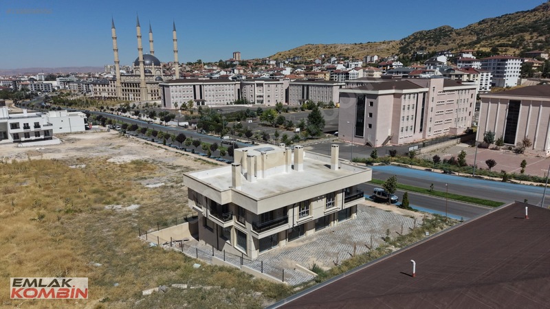 *emlak Kombin*nevşehir/raşitbey Mah.42 M2 Kiralık Lüks Dükkan — fotoğraf 6