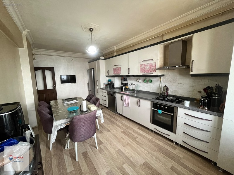 Remax İlke Kombina'da 4+1 Satılık Daire — fotoğraf 2