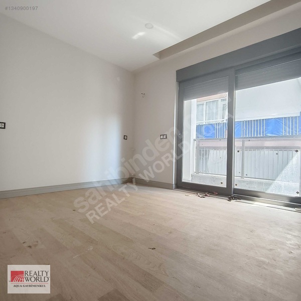 Şehir Merkezinde Havuzlu Kapalı Otoparklı Satılık 2+1 Daire — fotoğraf 3