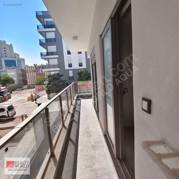 Şehir Merkezinde Havuzlu Kapalı Otoparklı Satılık 2+1 Daire — fotoğraf 14