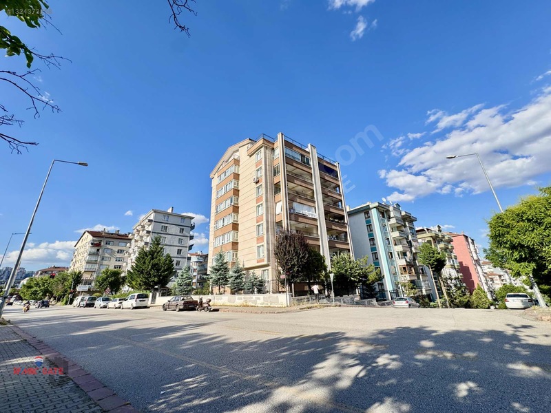 Demetevler Sami Efendi Cadde Üzeri Köşe Başı Satılık 6+1 Dubleks