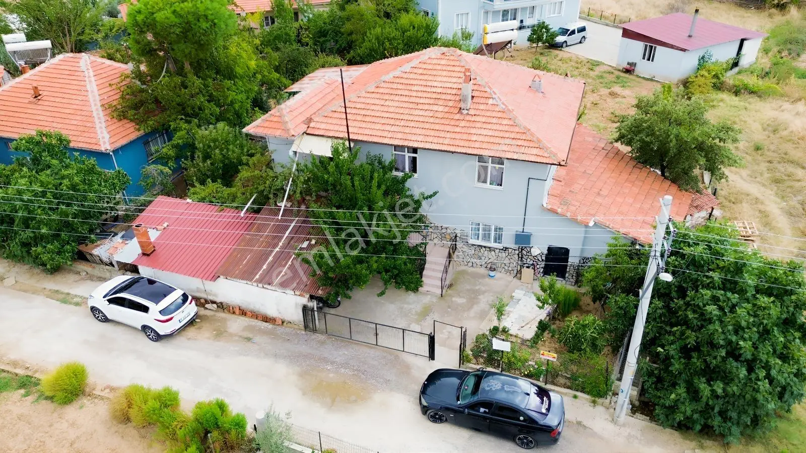Eşmede 575 M² Arsa İçinde 120 M² Satılık 2 Katlı Müstakil Ev