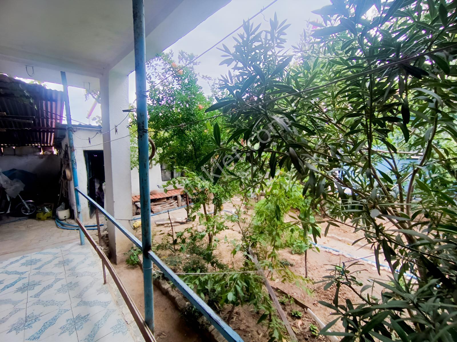 Eşmede 575 M² Arsa İçinde 120 M² Satılık 2 Katlı Müstakil Ev — fotoğraf 9