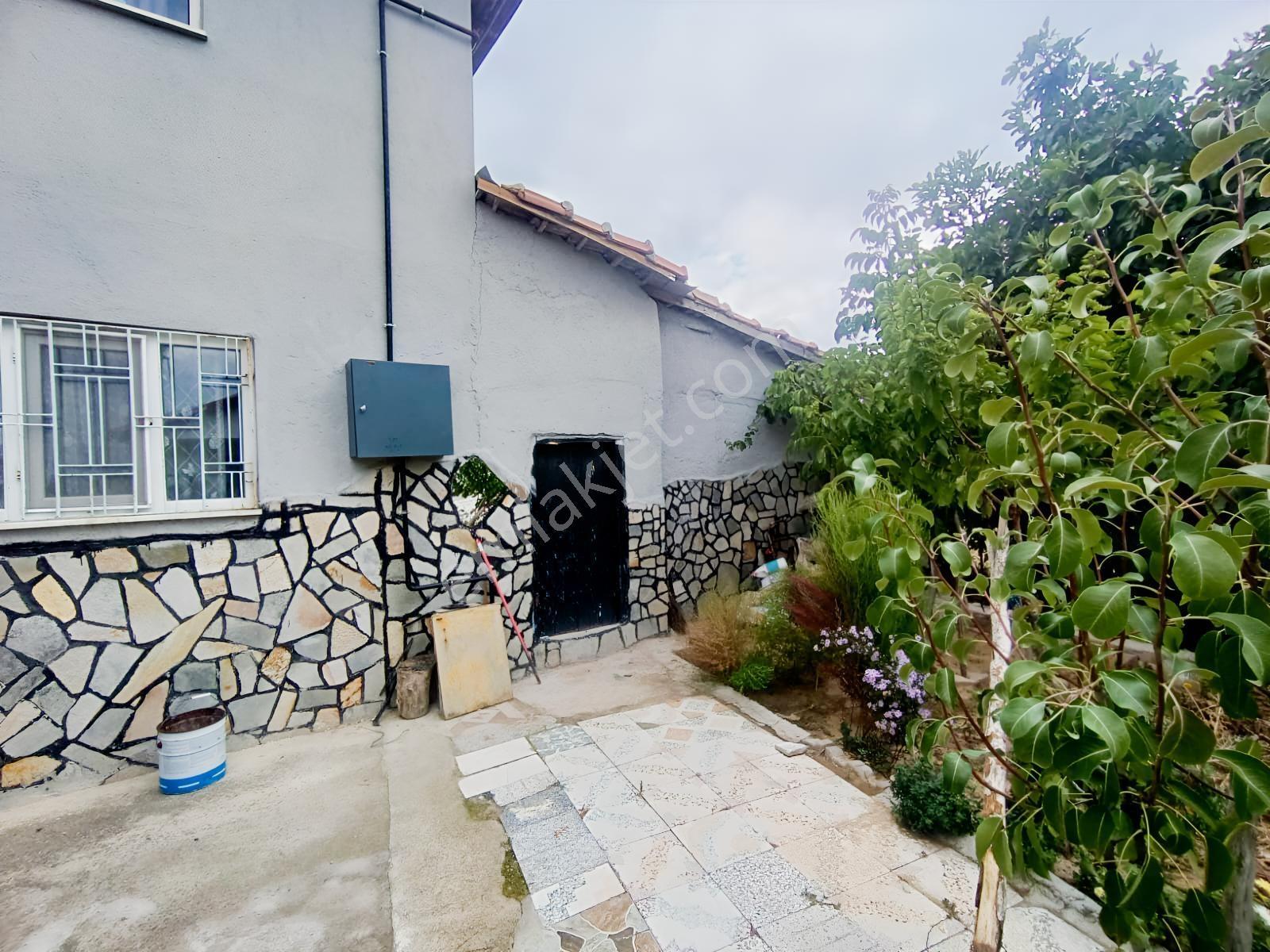 Eşmede 575 M² Arsa İçinde 120 M² Satılık 2 Katlı Müstakil Ev — fotoğraf 11