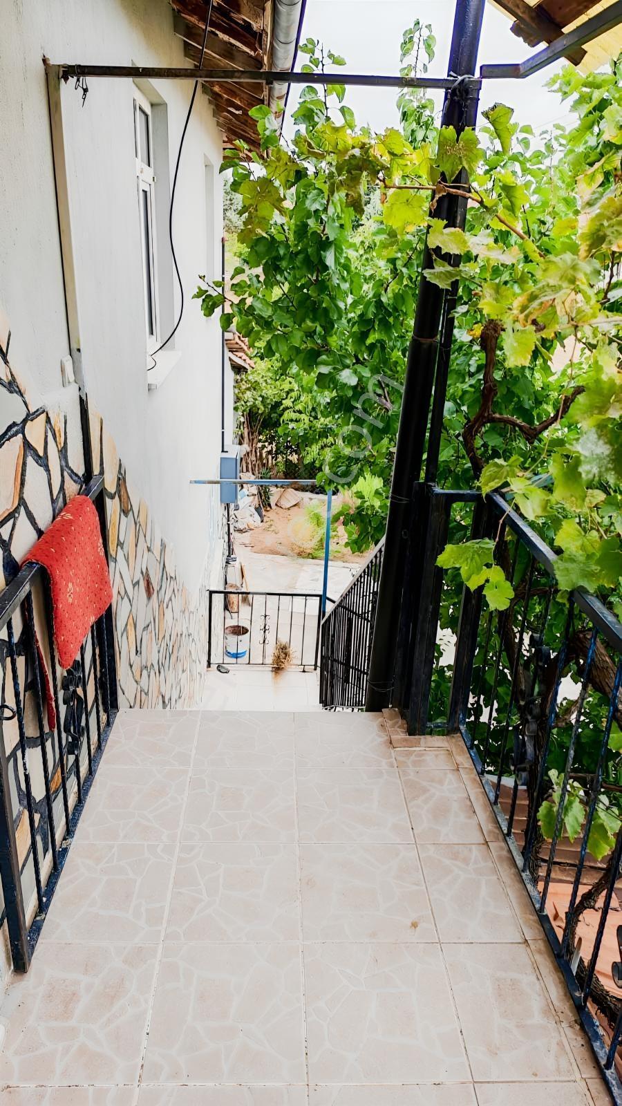 Eşmede 575 M² Arsa İçinde 120 M² Satılık 2 Katlı Müstakil Ev — fotoğraf 20