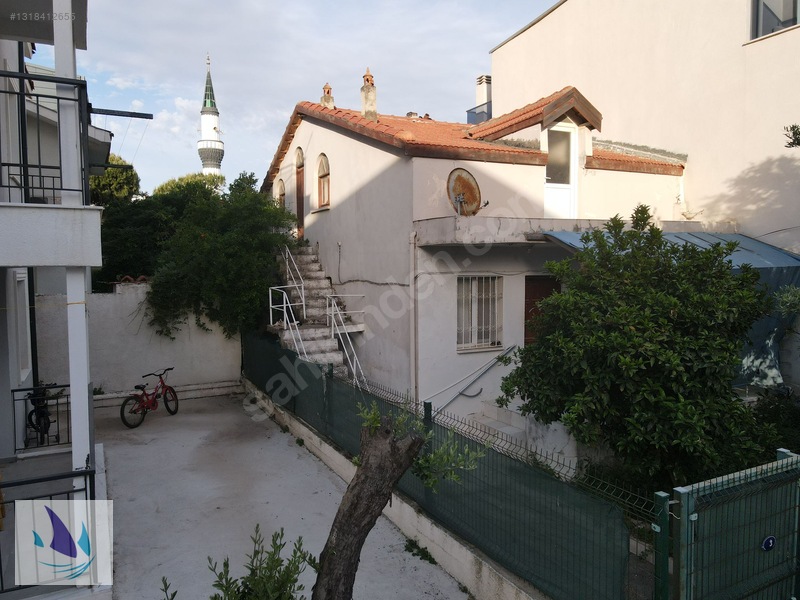 Urla'da Çamlıçay Denize Yakın İçinde Evi De Olan Arsa Satılık — fotoğraf 2