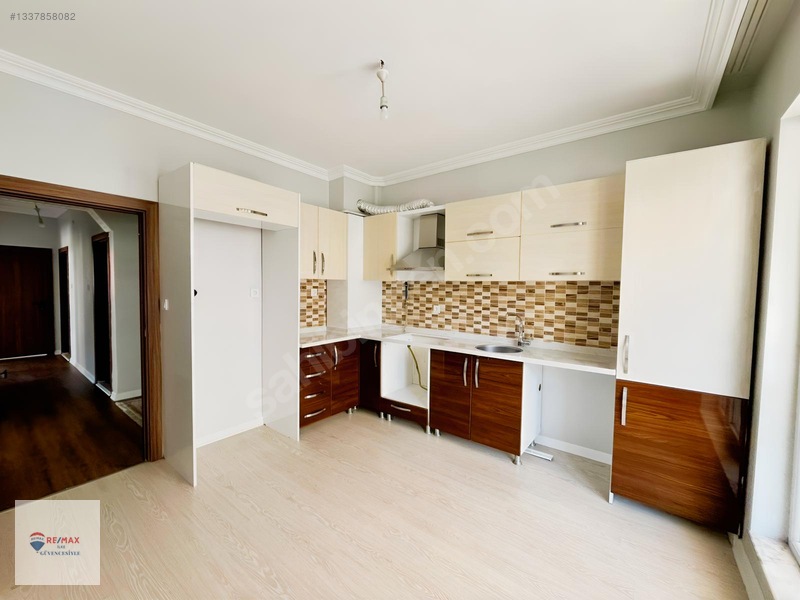 Remax İlke'den Şükrüpaşa'da 3+1 Satılık Daire — fotoğraf 2