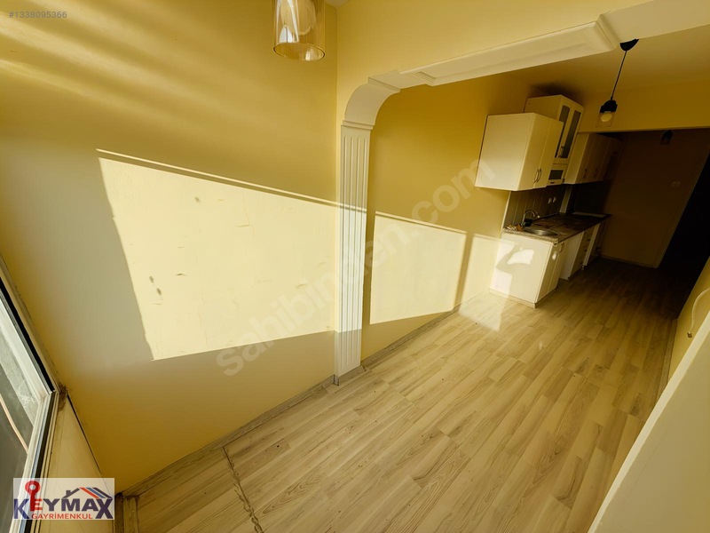 Karşıyaka Bostanlıda Merkezi Konumlu Kiralık 3+1 Klasik Daire — fotoğraf 4