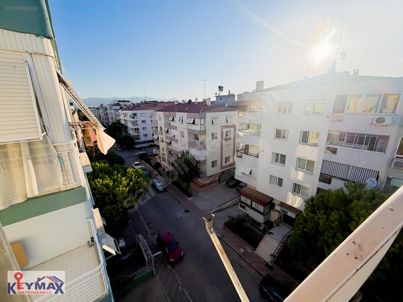 Karşıyaka Bostanlıda Merkezi Konumlu Kiralık 3+1 Klasik Daire — fotoğraf 7