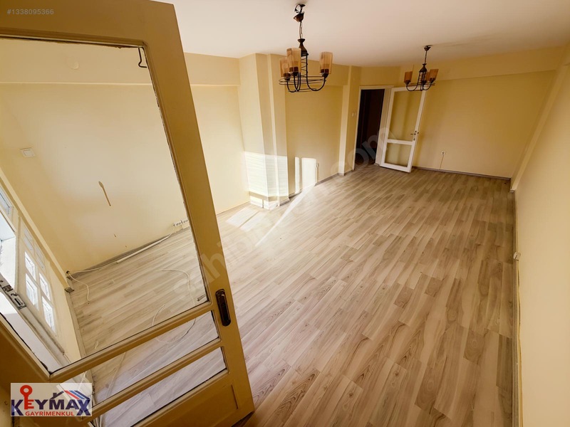 Karşıyaka Bostanlıda Merkezi Konumlu Kiralık 3+1 Klasik Daire — fotoğraf 10