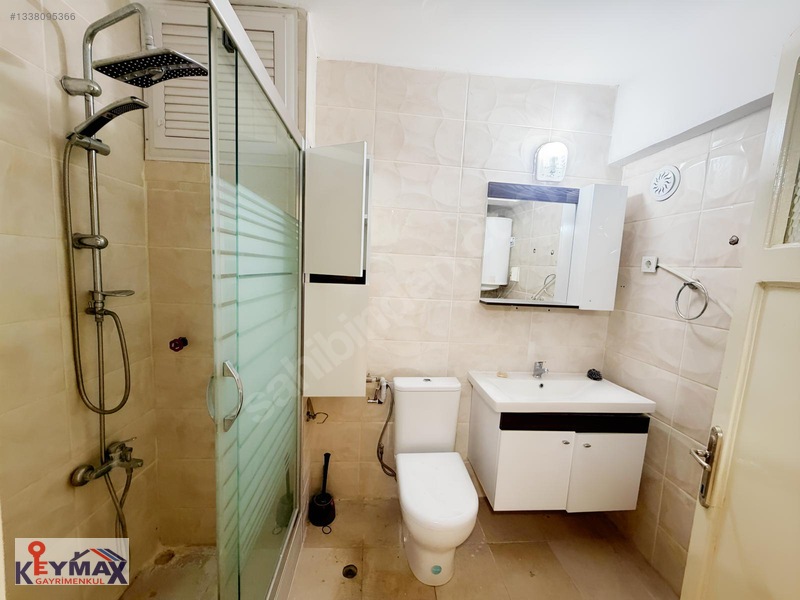 Karşıyaka Bostanlıda Merkezi Konumlu Kiralık 3+1 Klasik Daire — fotoğraf 11