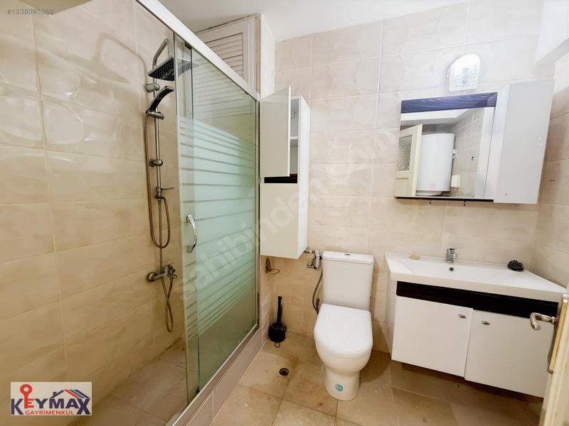 Karşıyaka Bostanlıda Merkezi Konumlu Kiralık 3+1 Klasik Daire — fotoğraf 12