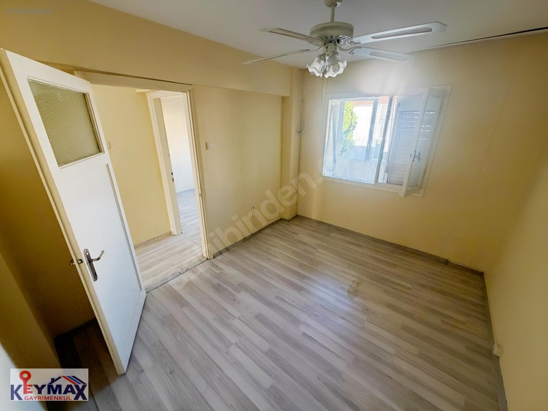 Karşıyaka Bostanlıda Merkezi Konumlu Kiralık 3+1 Klasik Daire — fotoğraf 13
