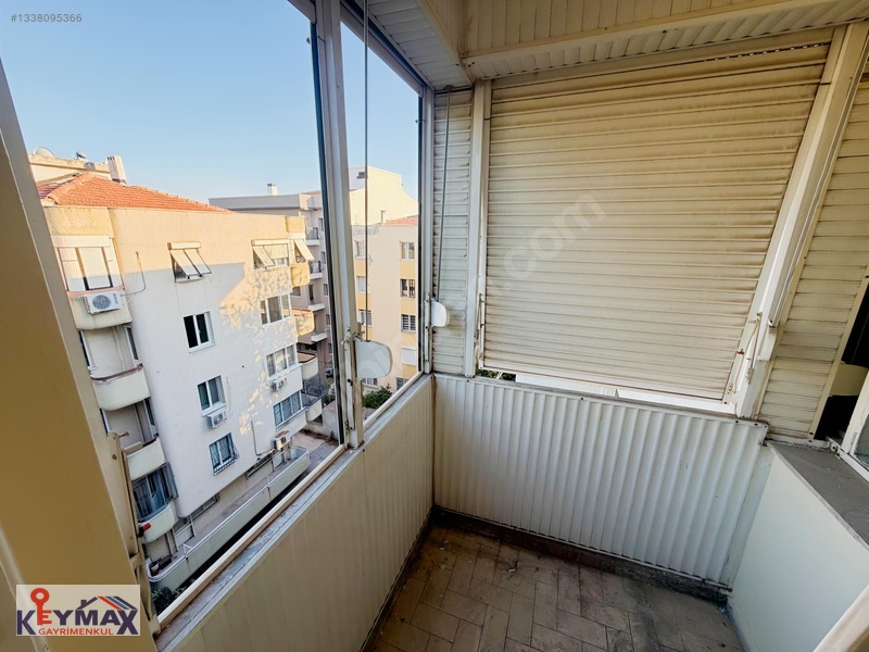 Karşıyaka Bostanlıda Merkezi Konumlu Kiralık 3+1 Klasik Daire — fotoğraf 15