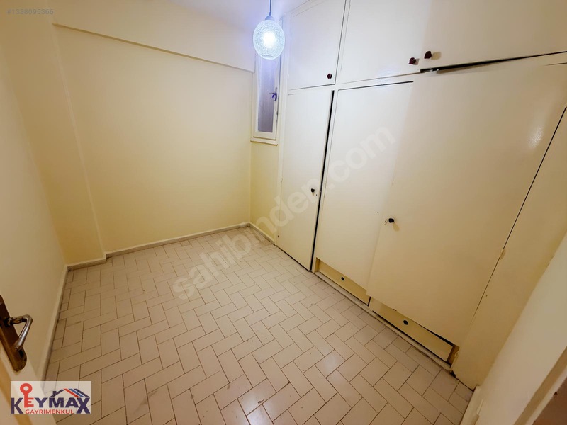 Karşıyaka Bostanlıda Merkezi Konumlu Kiralık 3+1 Klasik Daire — fotoğraf 16