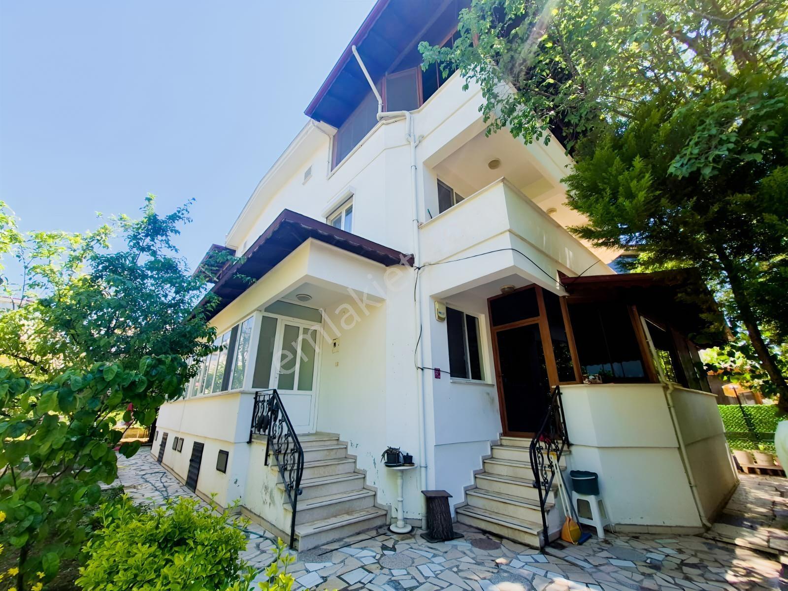Turyap'Tan Güre 10 Yaşında Denize Yakın Geniş Bahçeli 3+1 Villa