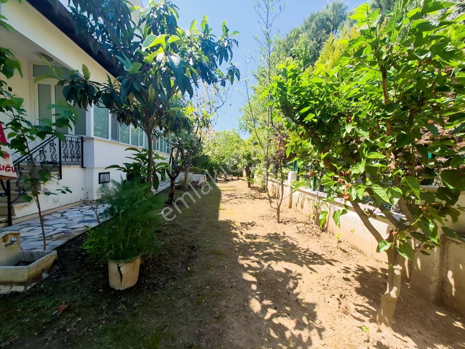 Turyap'tan Güre 10 Yaşında Denize Yakın Geniş Bahçeli 3+1 Villa — fotoğraf 3