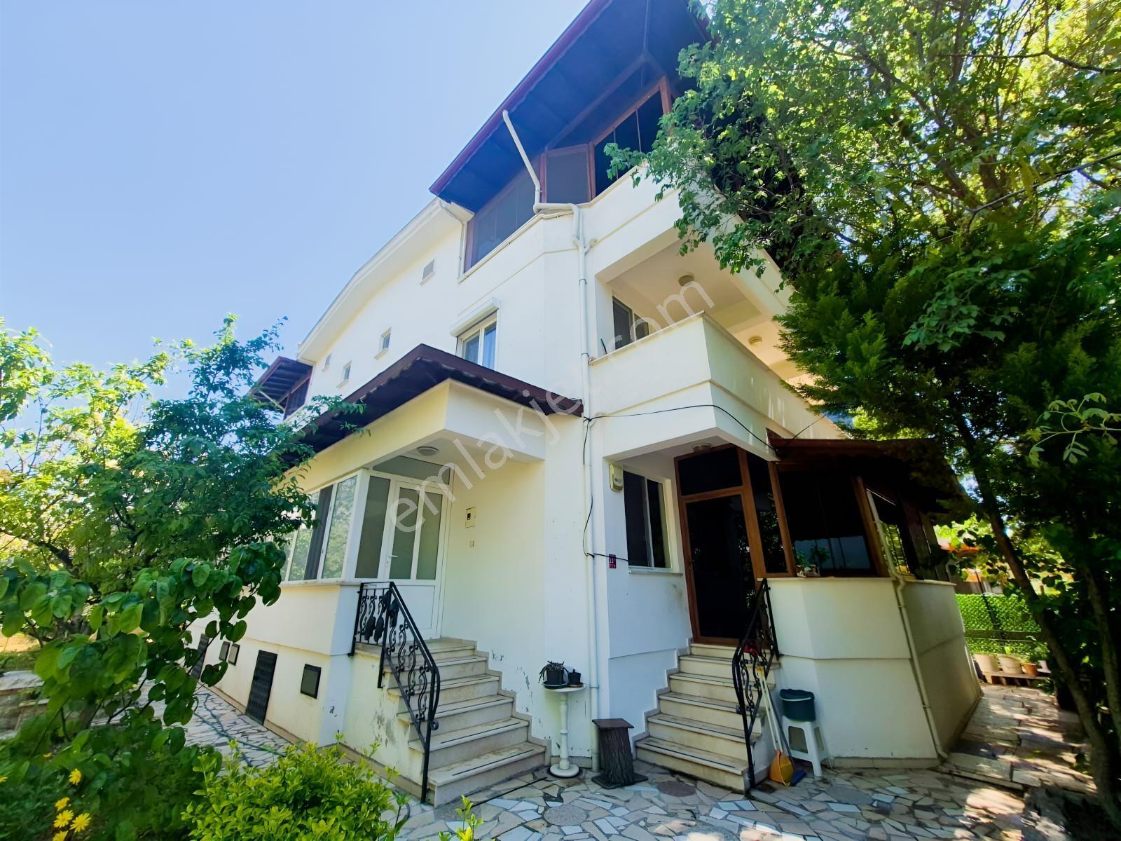 Turyap'tan Güre 10 Yaşında Denize Yakın Geniş Bahçeli 3+1 Villa — fotoğraf 5