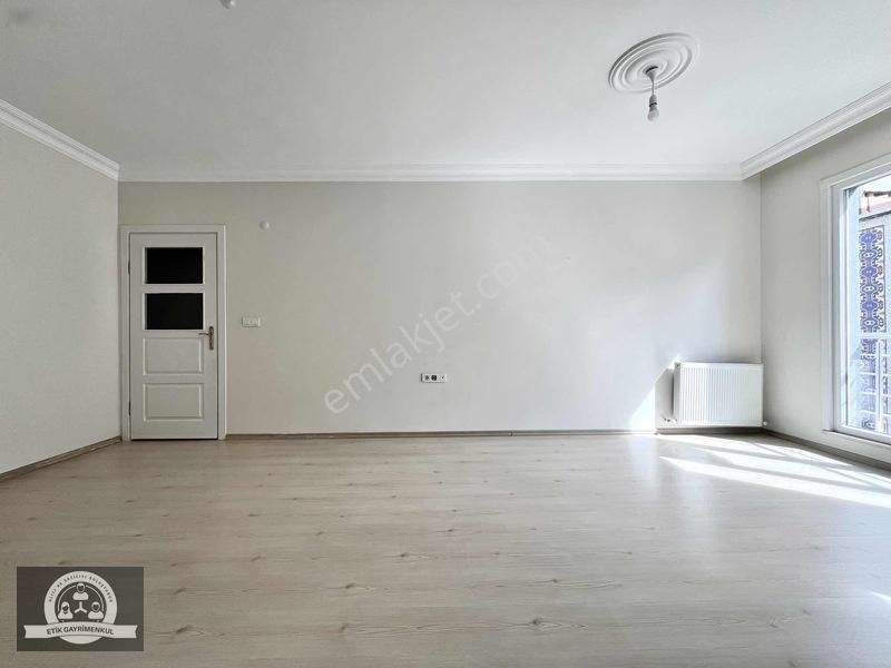 Eyüp Sultan'da Diş Hastanesine Yakın 3+1 Arakat Daire — fotoğraf 3