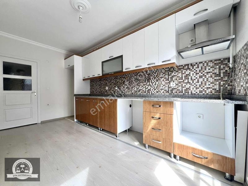 Eyüp Sultan'da Diş Hastanesine Yakın 3+1 Arakat Daire — fotoğraf 9
