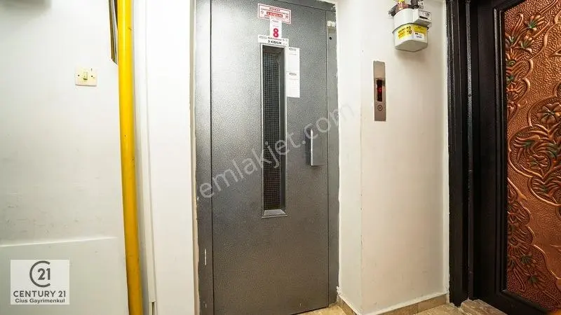 C21 Cius; Yıldırım Sitesi'nde Deniz Manzaralı Eşyalı 3+1 Ara Kat — fotoğraf 5