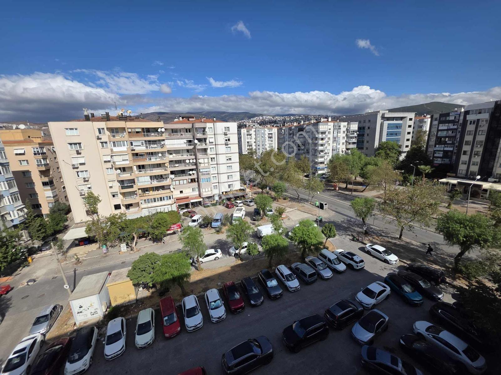 Bornova Gediz Caddesi'nde Ara Kat Önü Açık 3+1 Asansörlü Daire — fotoğraf 6