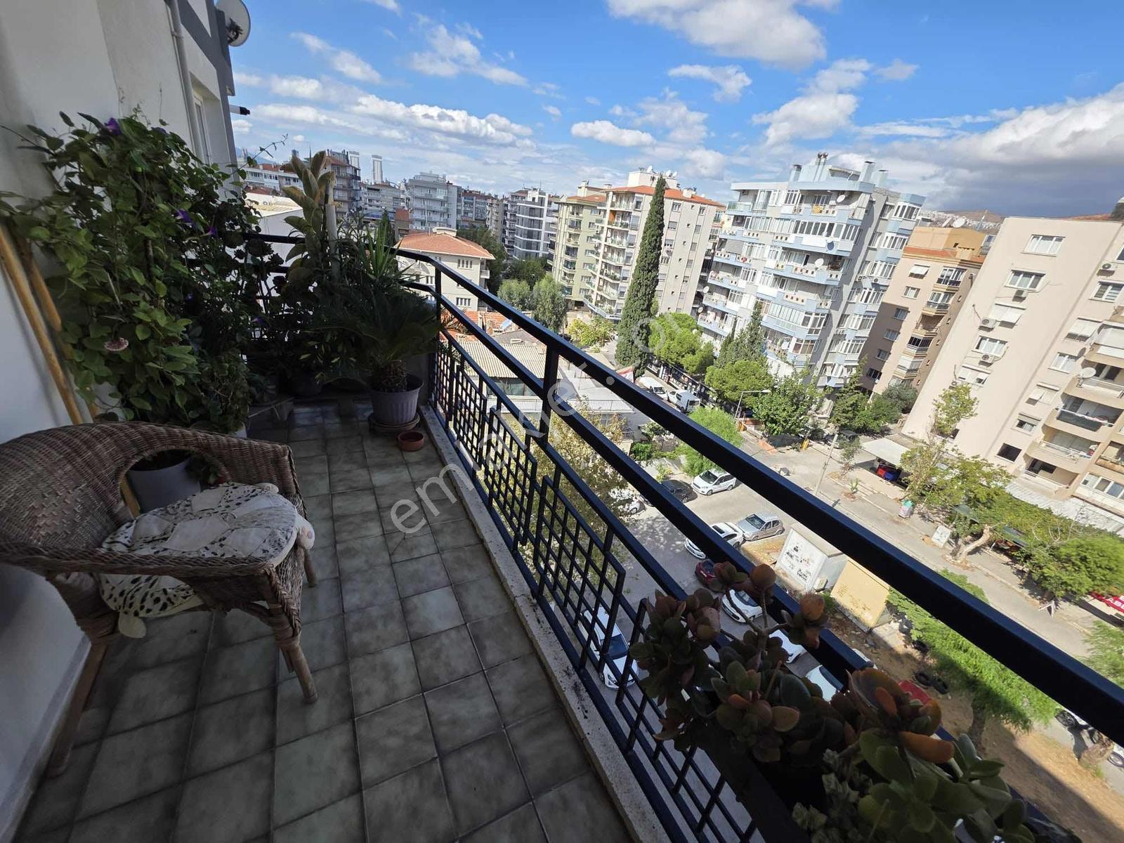 Bornova Gediz Caddesi'nde Ara Kat Önü Açık 3+1 Asansörlü Daire — fotoğraf 8