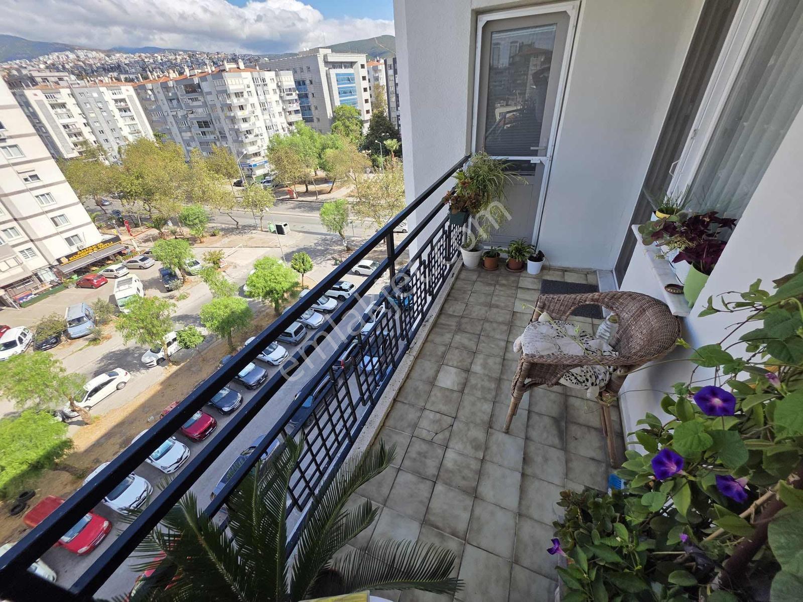 Bornova Gediz Caddesi'nde Ara Kat Önü Açık 3+1 Asansörlü Daire — fotoğraf 9