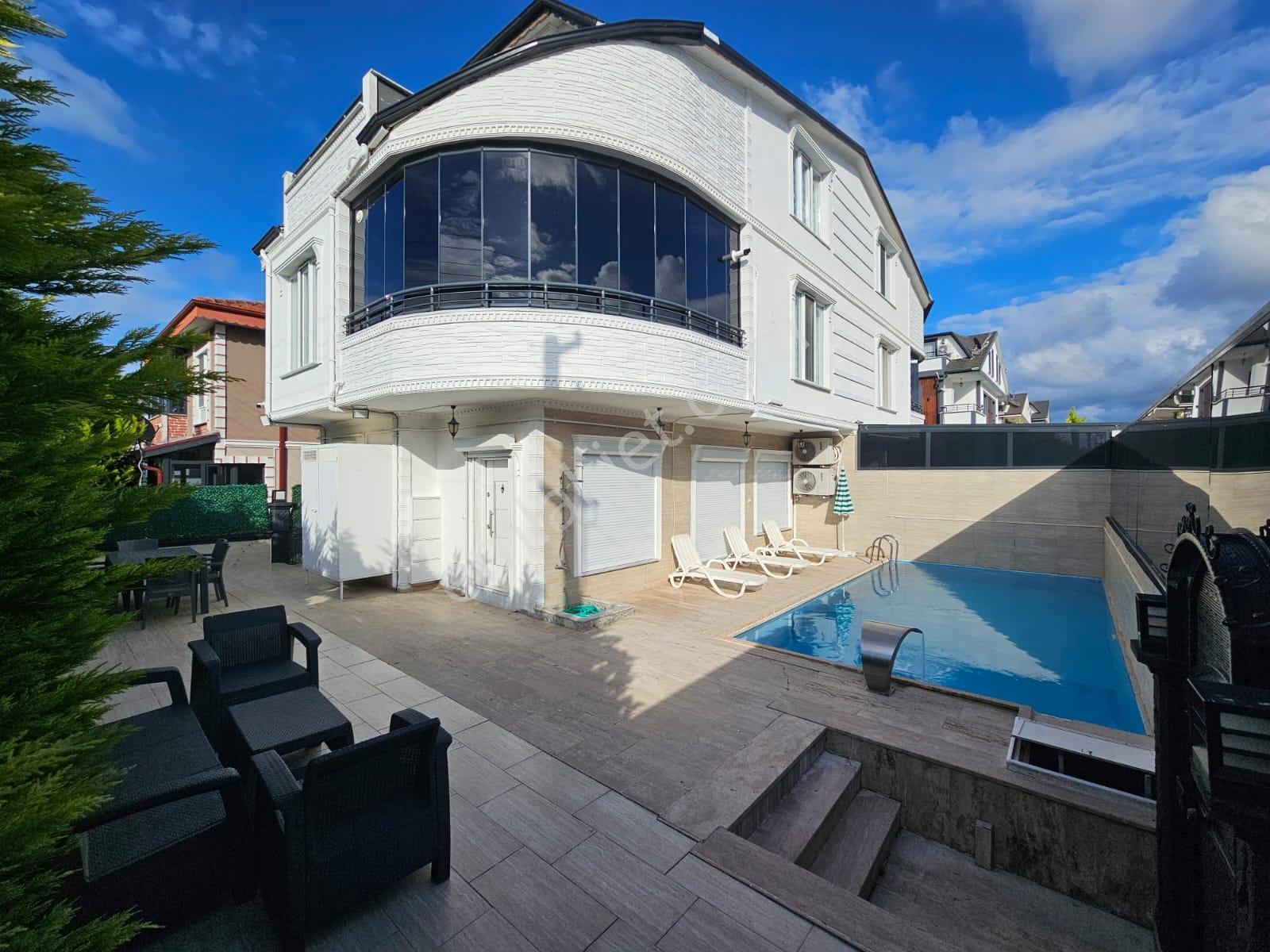 Deniz'Den 4+1 Köşe Parsel, Havuzlu, Eşyalı Villa-Tanıtım Videolu