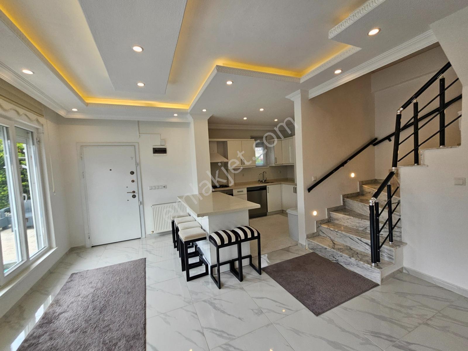 Deniz'den 4+1 Köşe Parsel, Havuzlu, Eşyalı Villa-tanıtım Videolu — fotoğraf 21