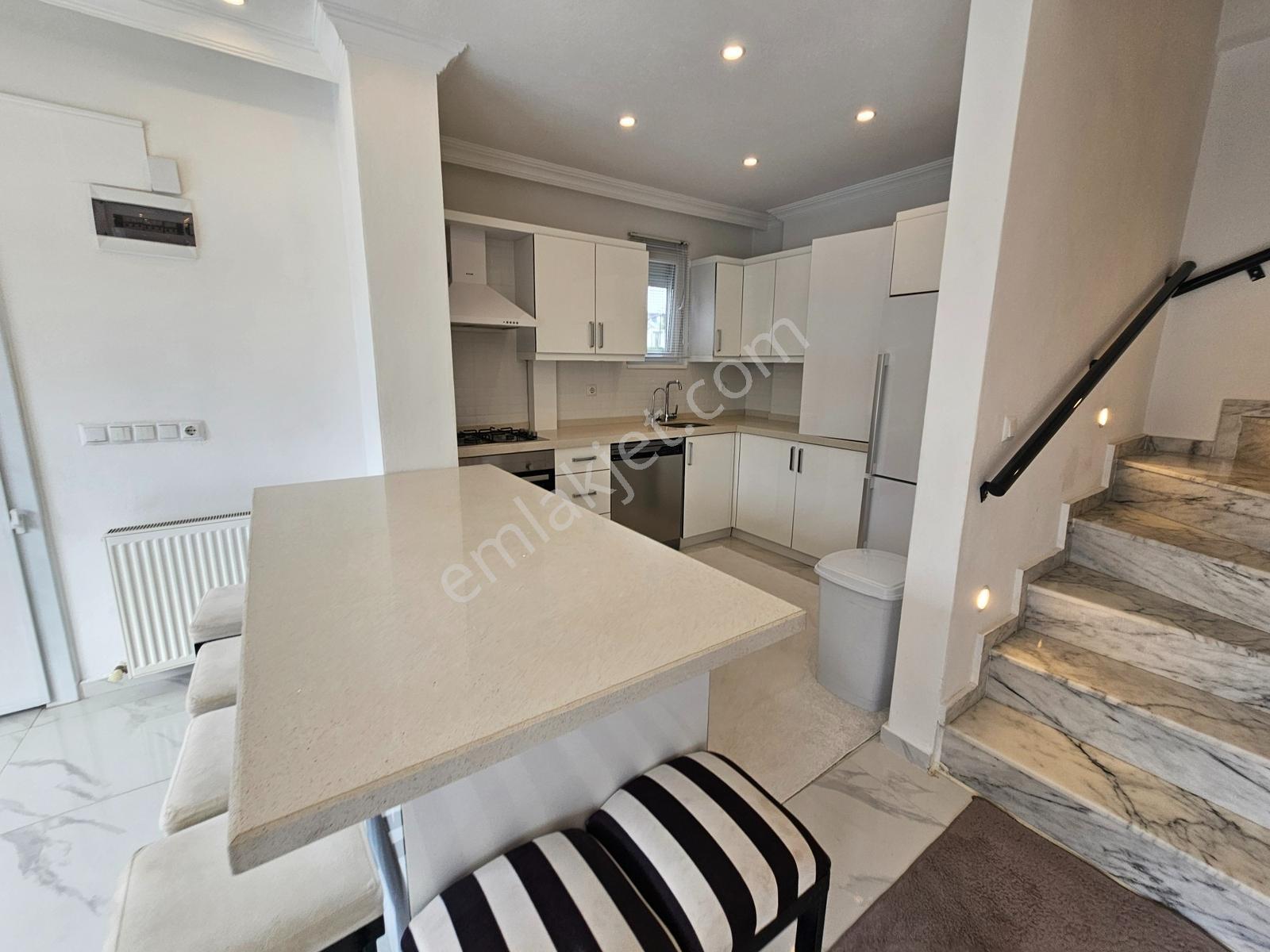 Deniz'den 4+1 Köşe Parsel, Havuzlu, Eşyalı Villa-tanıtım Videolu — fotoğraf 22