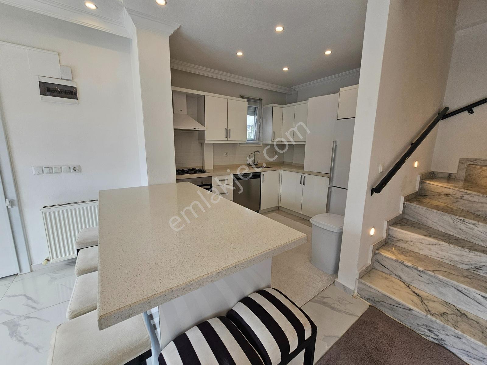Deniz'den 4+1 Köşe Parsel, Havuzlu, Eşyalı Villa-tanıtım Videolu — fotoğraf 24