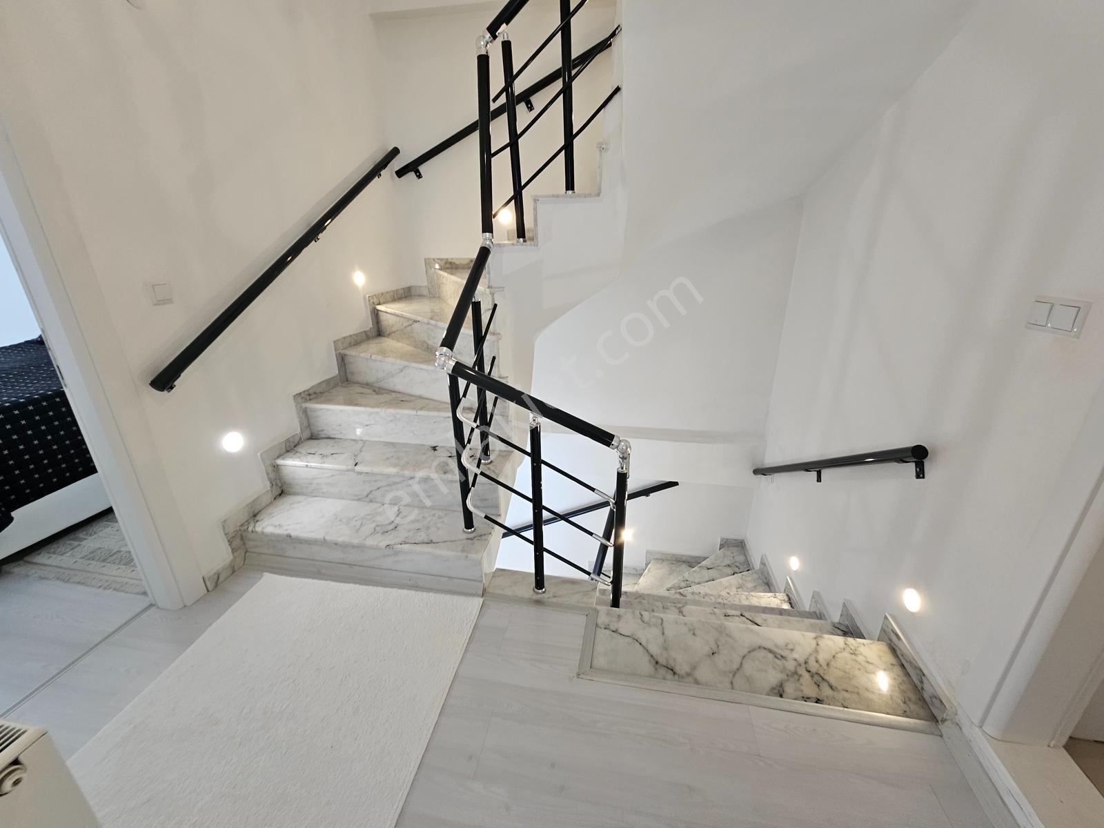 Deniz'den 4+1 Köşe Parsel, Havuzlu, Eşyalı Villa-tanıtım Videolu — fotoğraf 31