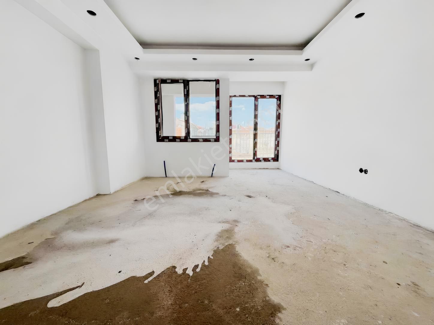 Çamlık Ulubatlı Yakın Panjurlu,köşe Bina,2+1,75m2,fırsat Daire — fotoğraf 3